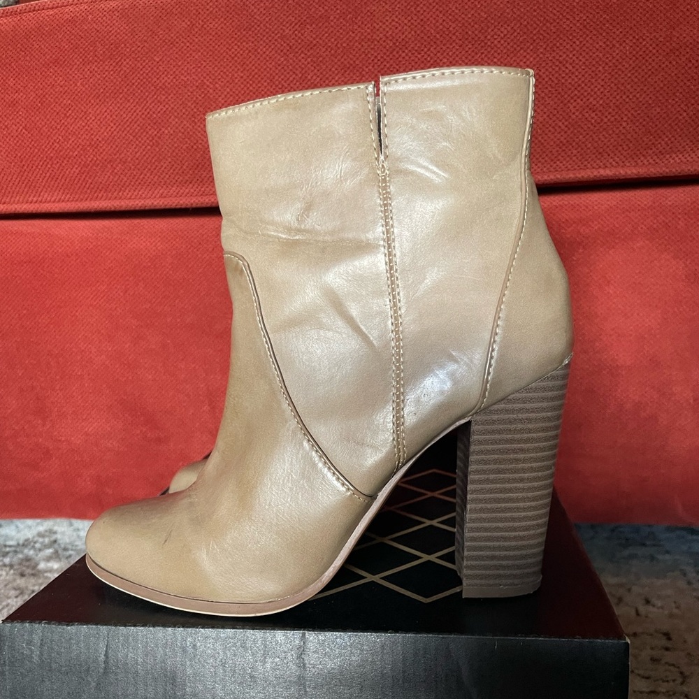 Taupe heeled boot